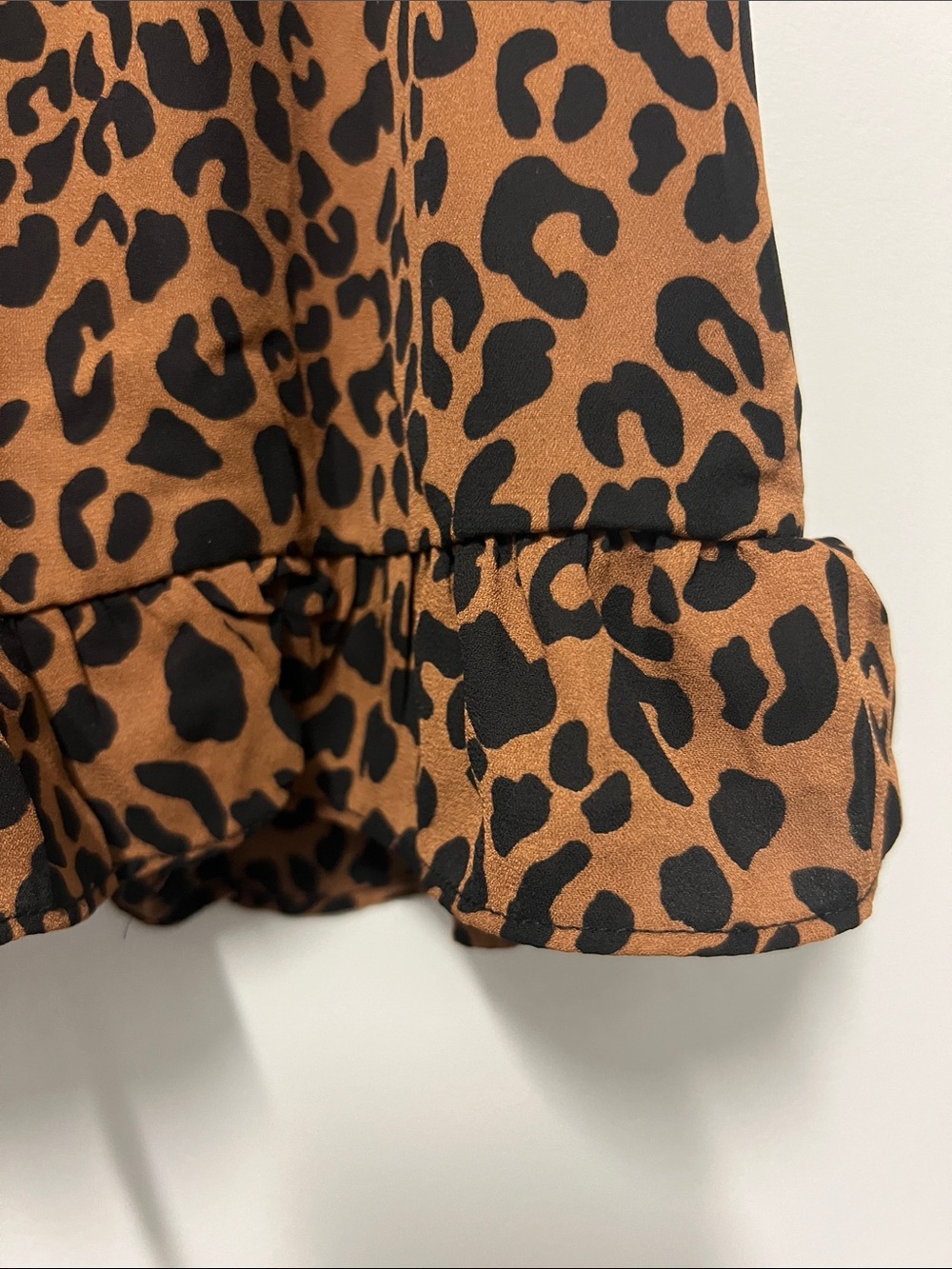 Leopard Print Ruffle Hem Shorts - Picture 3 of 5